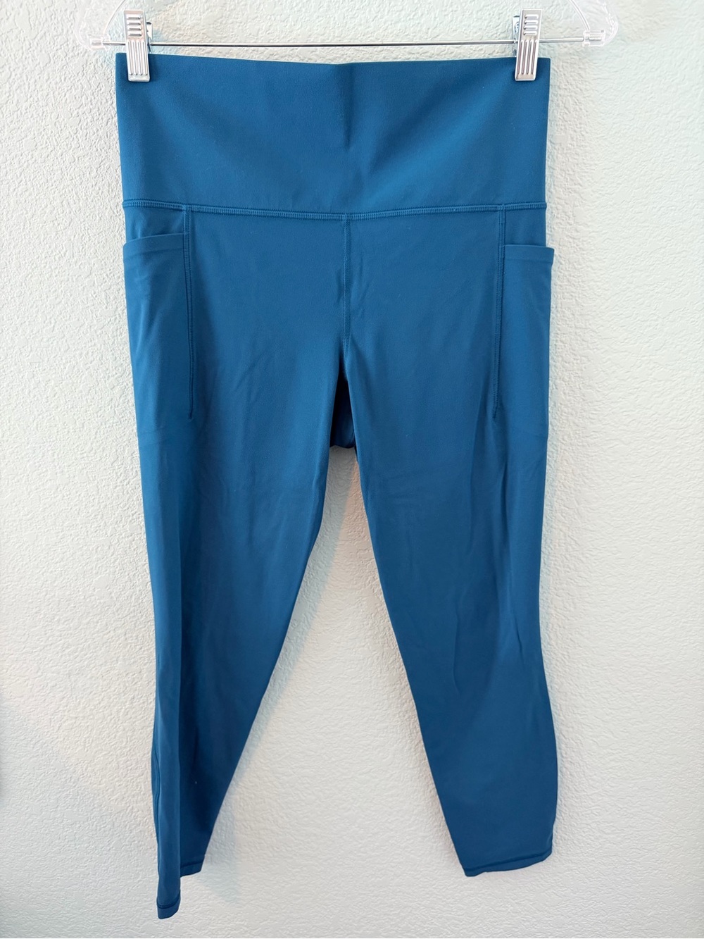 Athleta Salutation Stash 7/8 Leggings